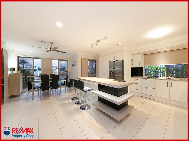 4 Fleetwing Avenue, Newport QLD 4020