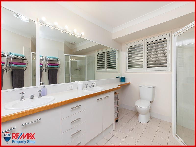 4 Fleetwing Avenue, Newport QLD 4020