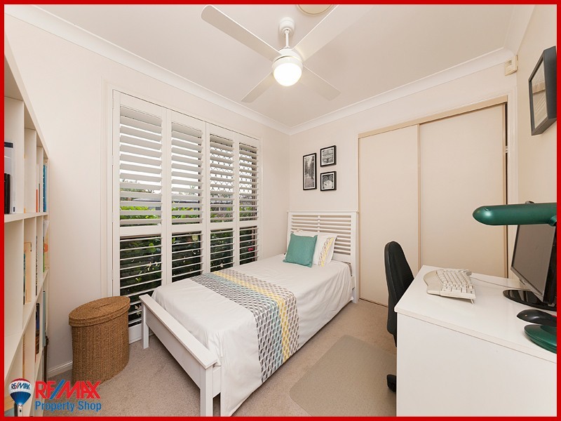 4 Fleetwing Avenue, Newport QLD 4020