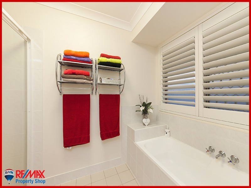 4 Fleetwing Avenue, Newport QLD 4020