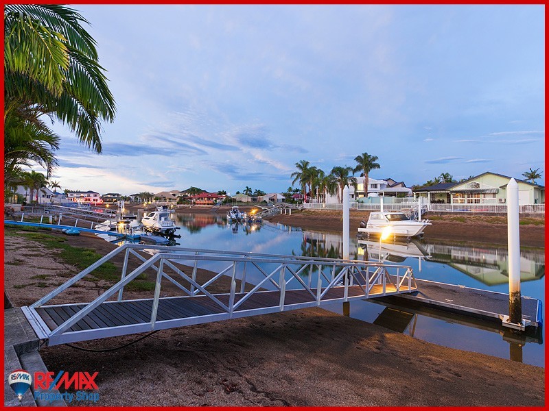 4 Fleetwing Avenue, Newport QLD 4020