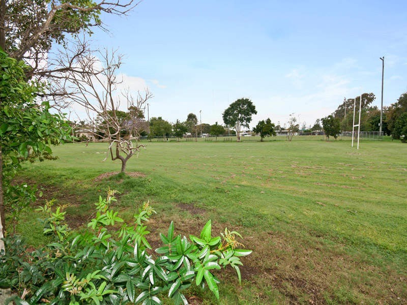 19 Eleventh Avenue, Brighton QLD 4017