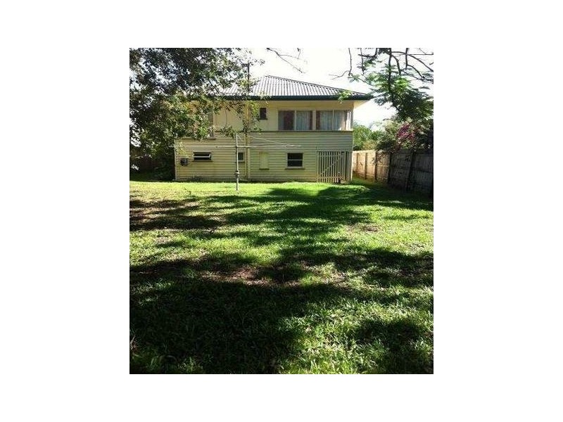 24 Alfred Street, Woody Point QLD 4019