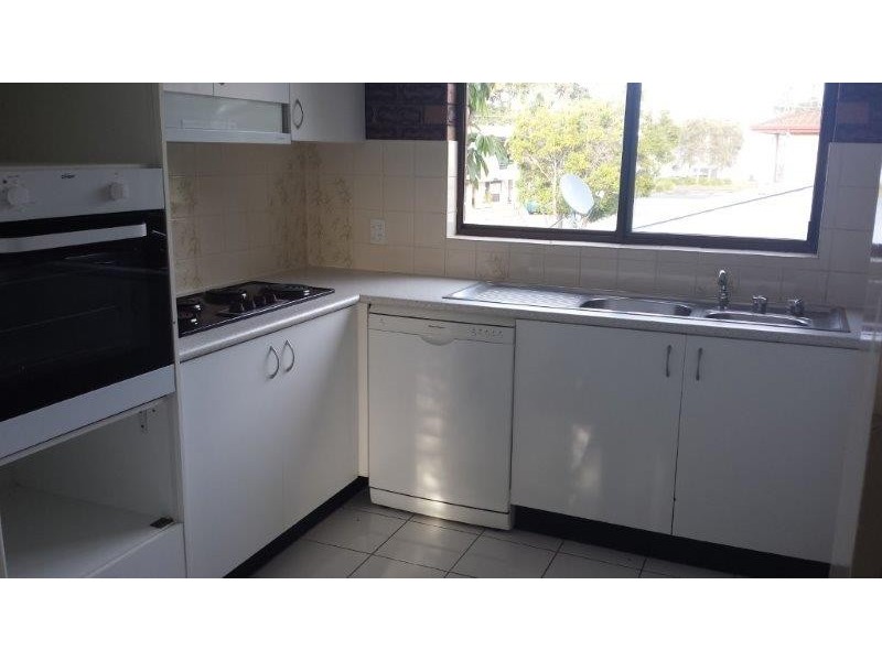 2/7 Hall Avenue, Bongaree QLD 4507