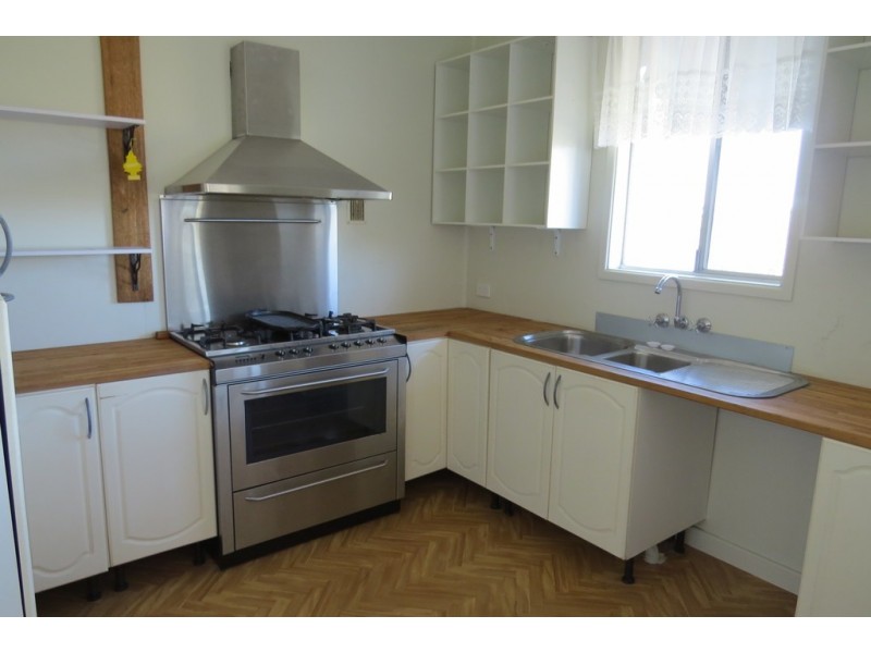 112 Shorncliffe Parade, Shorncliffe QLD 4017