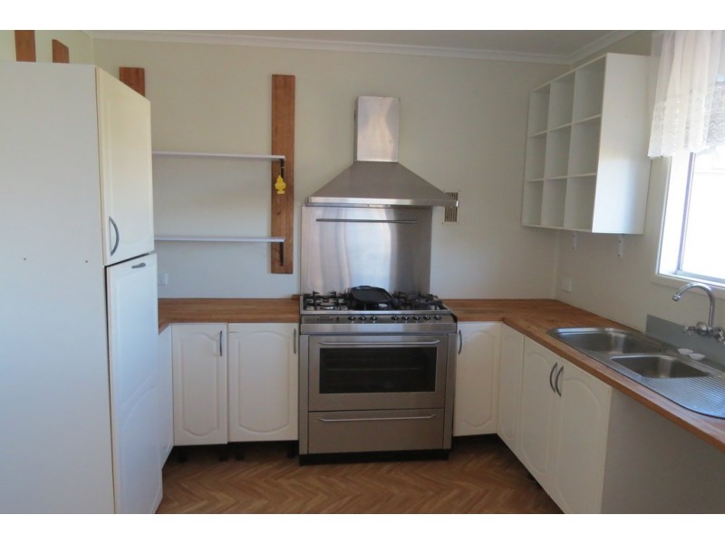 112 Shorncliffe Parade, Shorncliffe QLD 4017