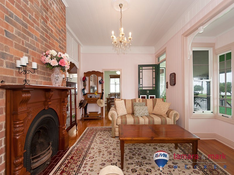 72 Flinders Parade, Sandgate QLD 4017