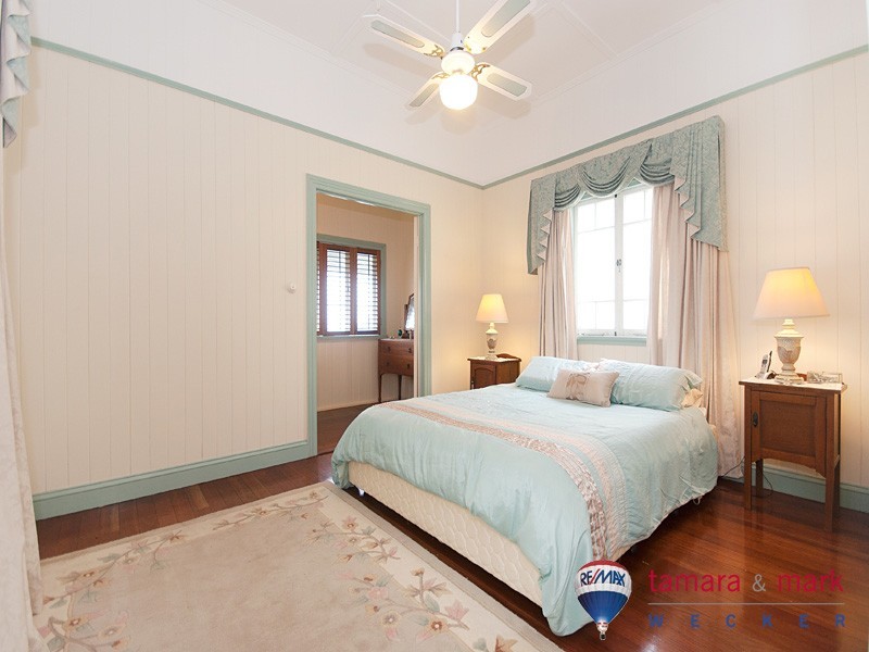 72 Flinders Parade, Sandgate QLD 4017