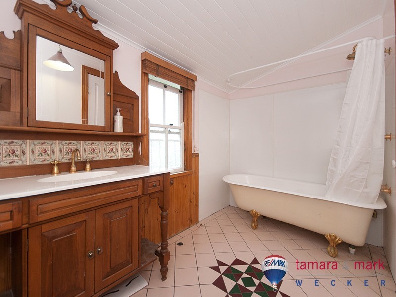 72 Flinders Parade, Sandgate QLD 4017