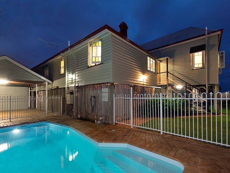 72 Flinders Parade, Sandgate QLD 4017