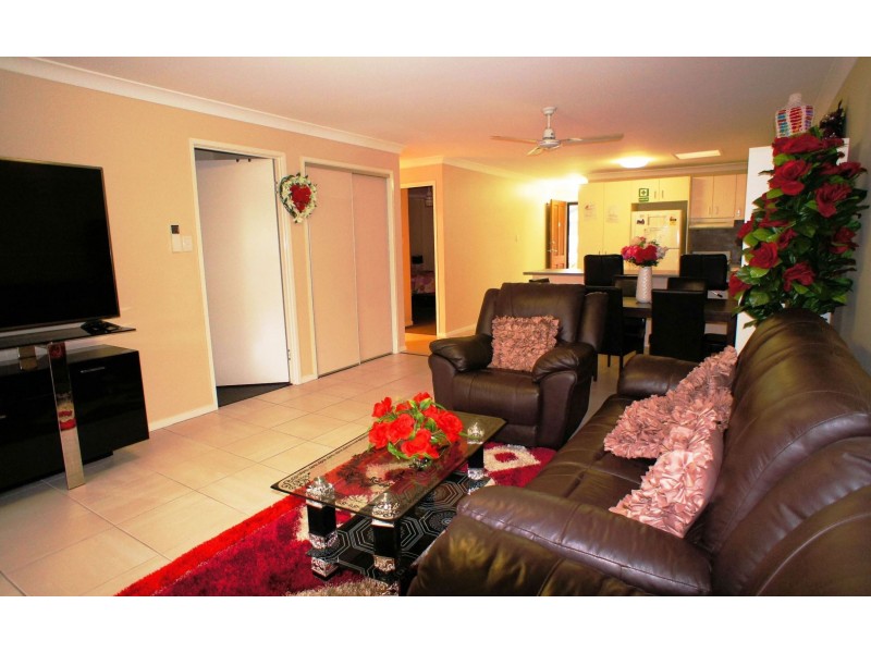 6/3 Spalding Cresent, Goodna QLD 4300