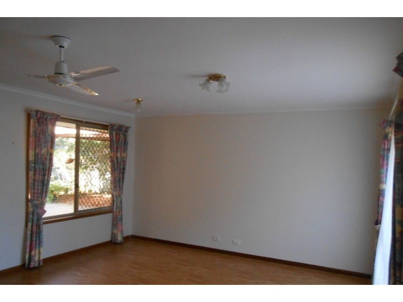 27 Range Avenue, Brighton QLD 4017