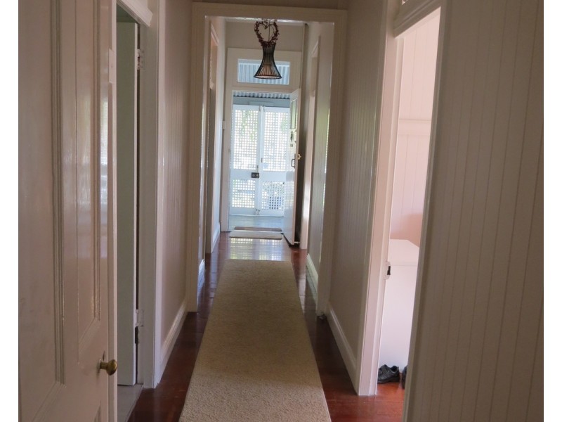 84 Palm Avenue, Shorncliffe QLD 4017