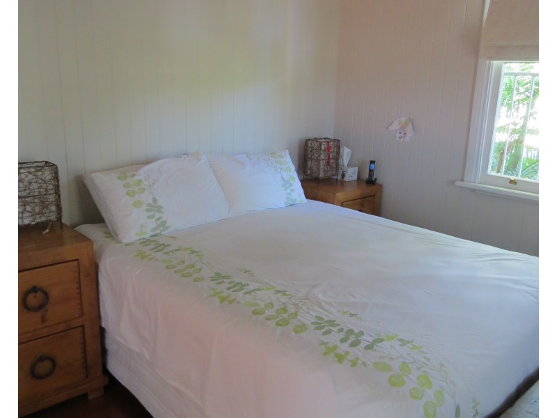 84 Palm Avenue, Shorncliffe QLD 4017