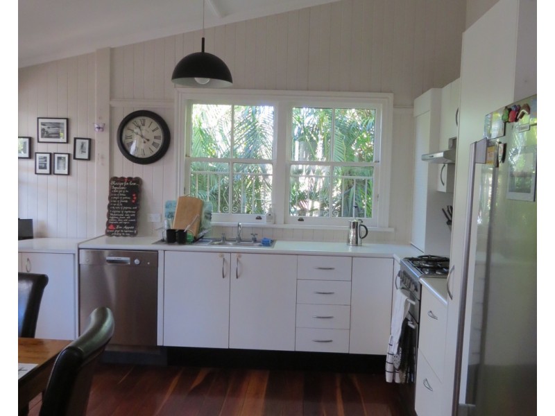 84 Palm Avenue, Shorncliffe QLD 4017