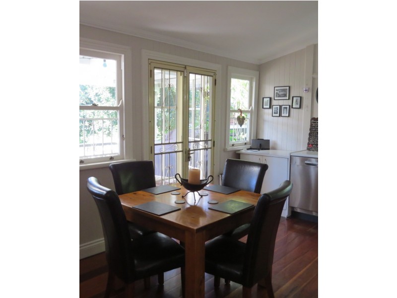 84 Palm Avenue, Shorncliffe QLD 4017