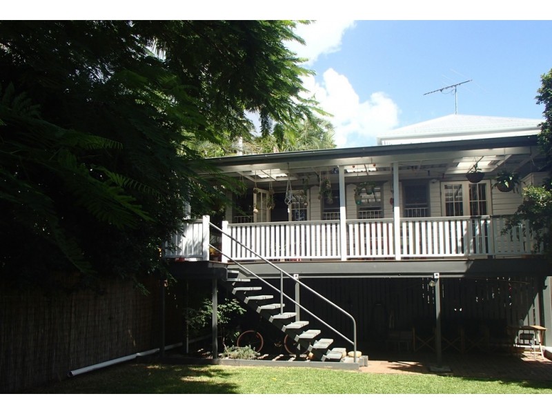 84 Palm Avenue, Shorncliffe QLD 4017