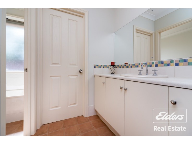 2 Creedon Close, Evanston Park SA 5116
