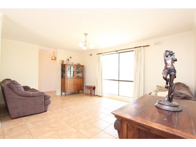 9 Leak Road, Kangaroo Flat SA 5118