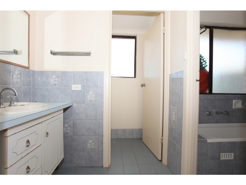 9 Leak Road, Kangaroo Flat SA 5118