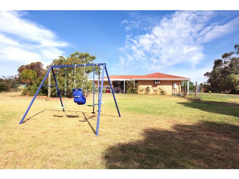 9 Leak Road, Kangaroo Flat SA 5118