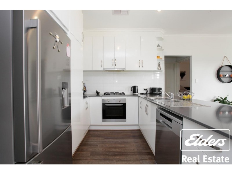 8 Lawes Terrace, Reid SA 5118