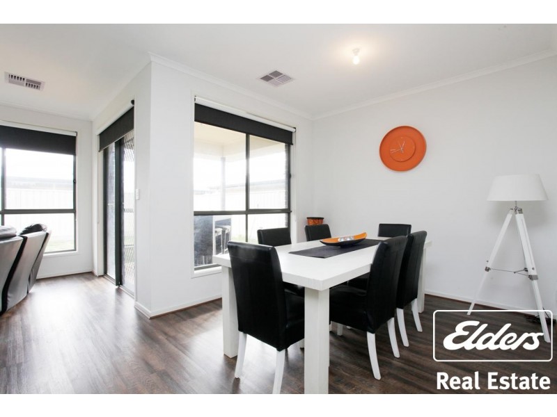 8 Lawes Terrace, Reid SA 5118