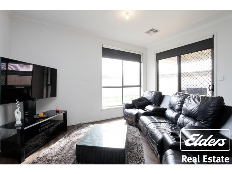 8 Lawes Terrace, Reid SA 5118