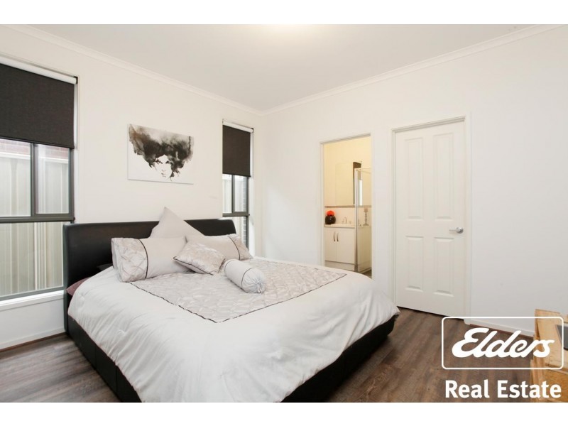 8 Lawes Terrace, Reid SA 5118