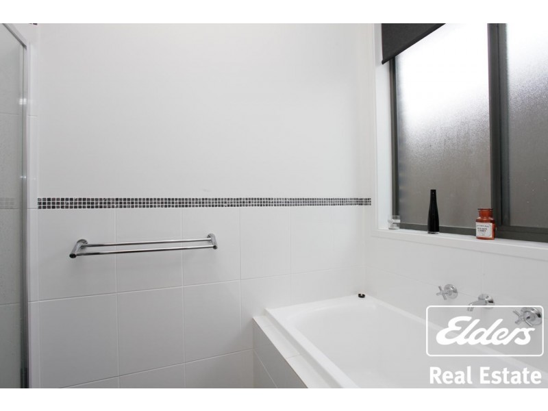 8 Lawes Terrace, Reid SA 5118