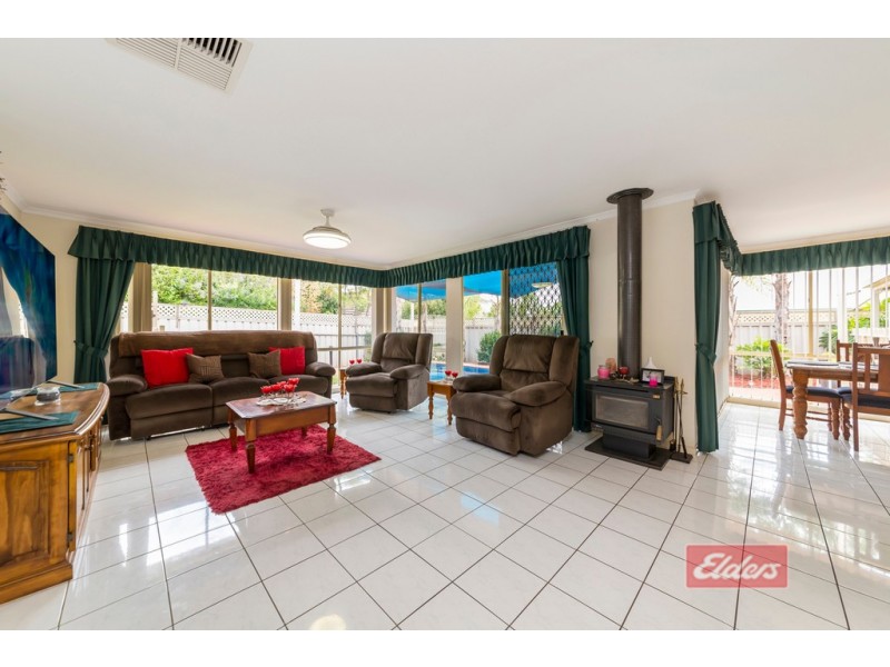 12 Thiele Crescent, Evanston Park SA 5116