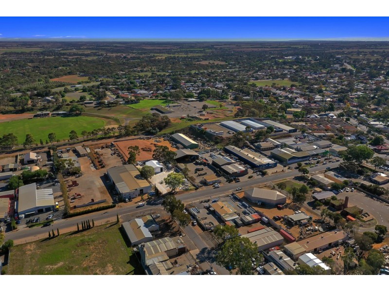8 Paxton Street, Willaston SA 5118