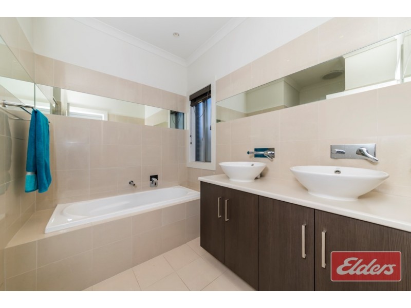 4 Roxburgh Crescent, Blakeview SA 5114
