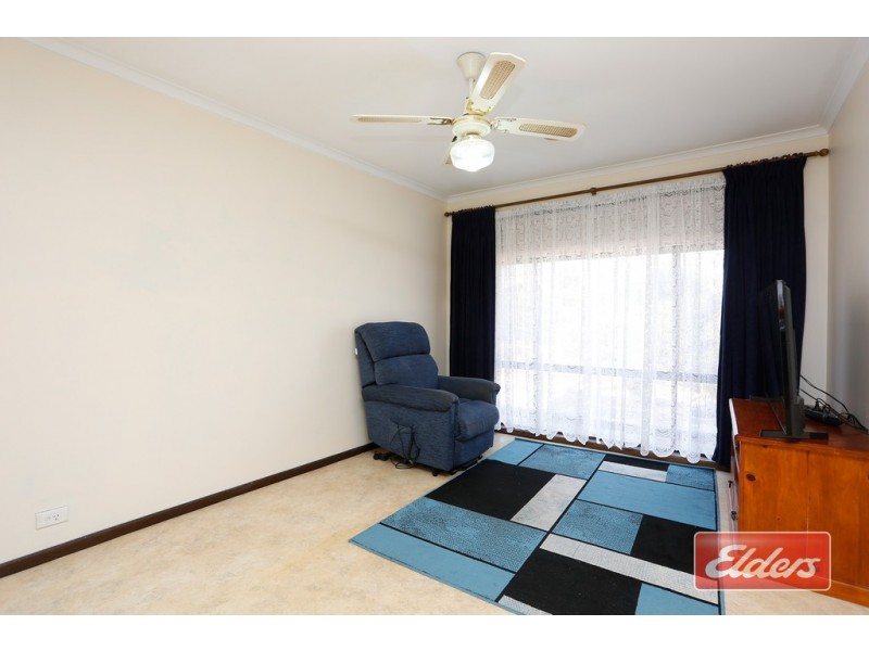 15 St Albans Road, Evanston Park SA 5116