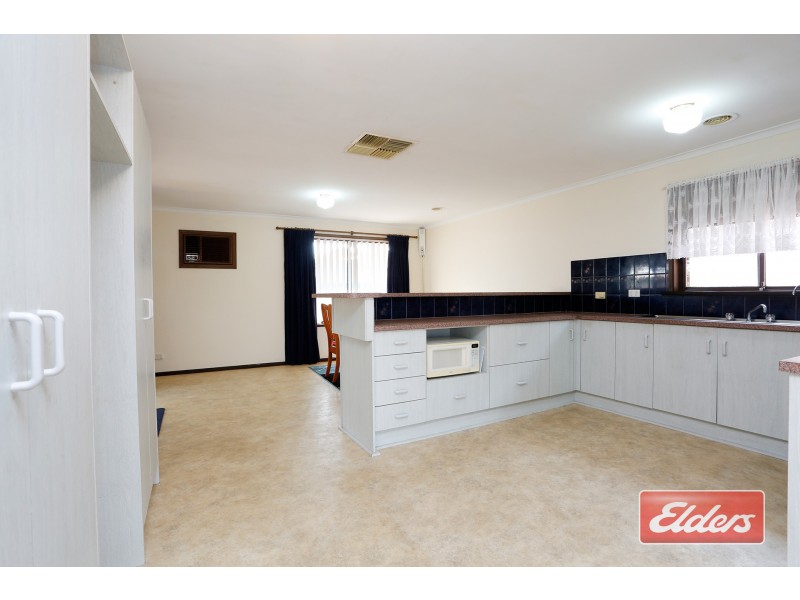 15 St Albans Road, Evanston Park SA 5116