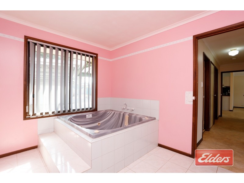 15 St Albans Road, Evanston Park SA 5116