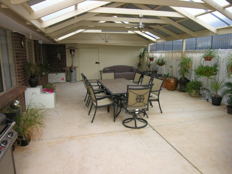 100 President Avenue, Andrews Farm SA 5114