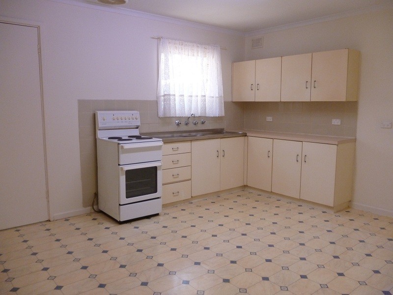 4 Bacton Street, Evanston SA 5116