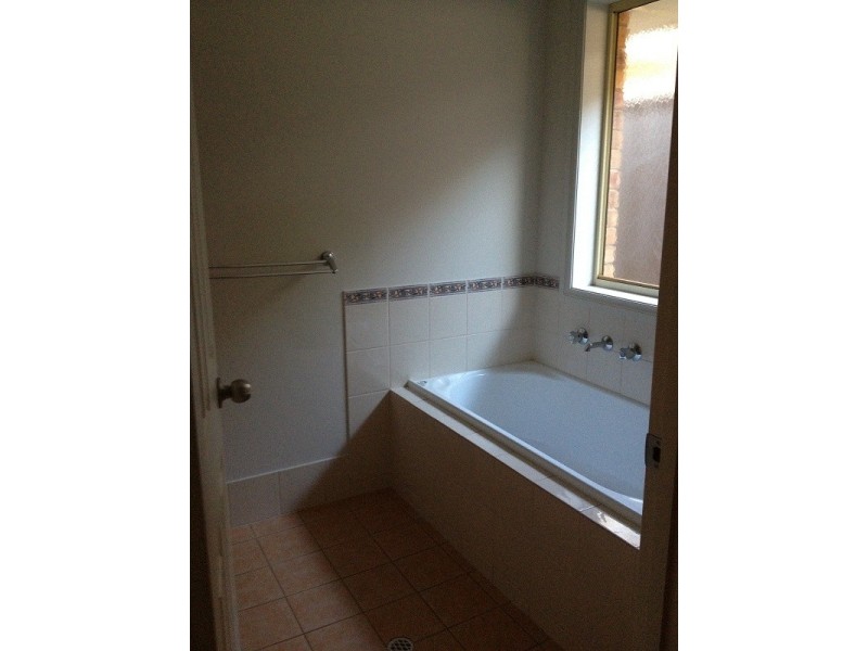 28 Rossiter Drive, Evanston Park SA 5116