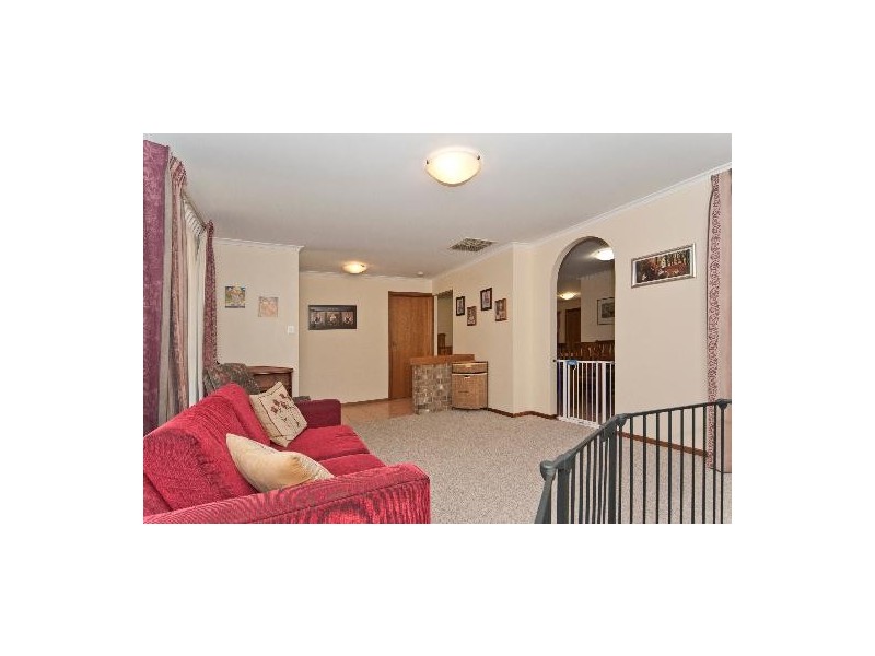 8 Robinson Road, Willaston SA 5118