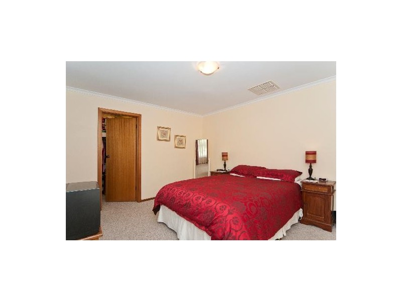 8 Robinson Road, Willaston SA 5118