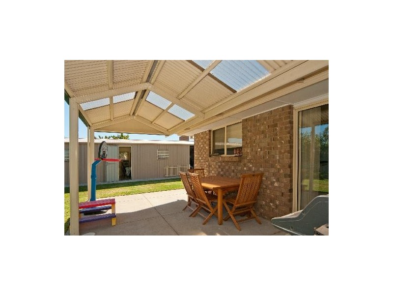 8 Robinson Road, Willaston SA 5118