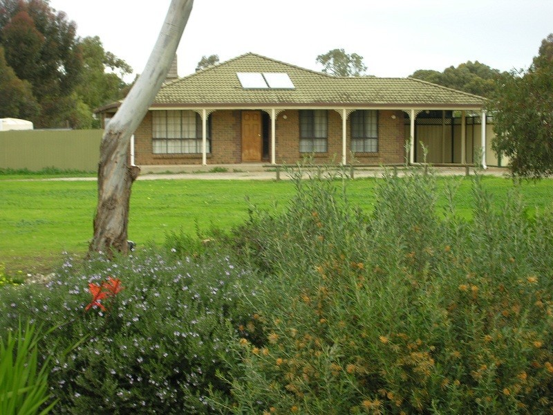 8 Erina Court, Lewiston SA 5501