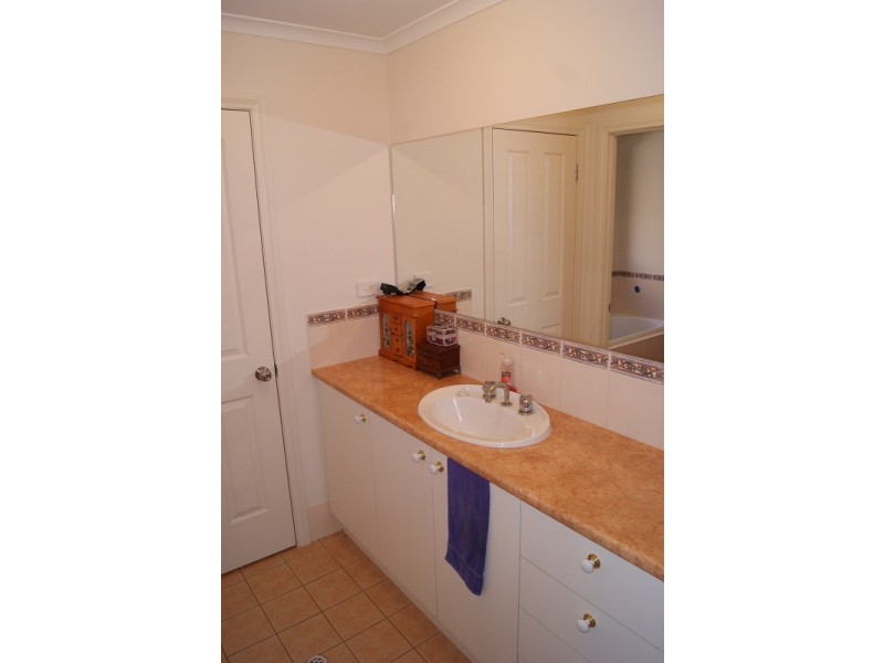 28 Rossiter Drive, Evanston Park SA 5116