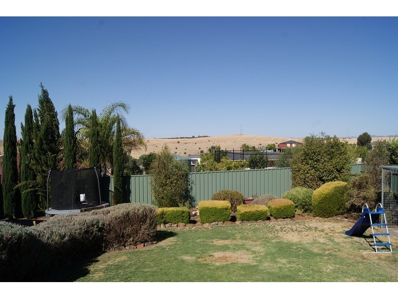 24 Oaklands Circuit, Hewett SA 5118