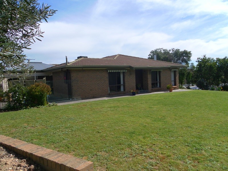 12 Whiteman Road, Williamstown SA 5351