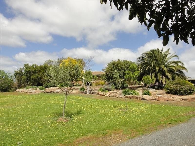 12 Whiteman Road, Williamstown SA 5351