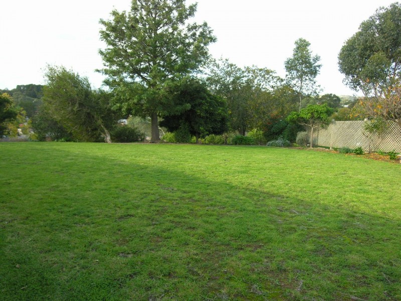 12 Whiteman Road, Williamstown SA 5351