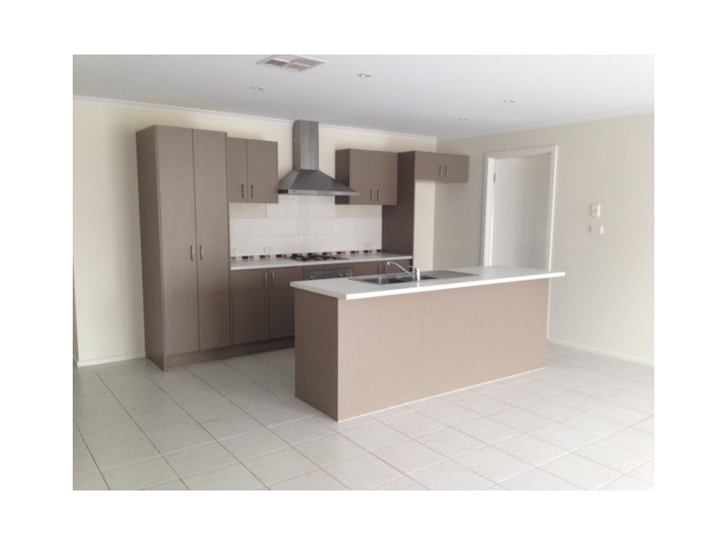 24 Ian Ross Drive, Williamstown SA 5351