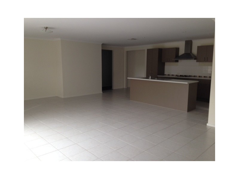 24 Ian Ross Drive, Williamstown SA 5351